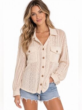 NEW IN- Knit Button-Up Sweater Shirt
Make me an offer 🩷